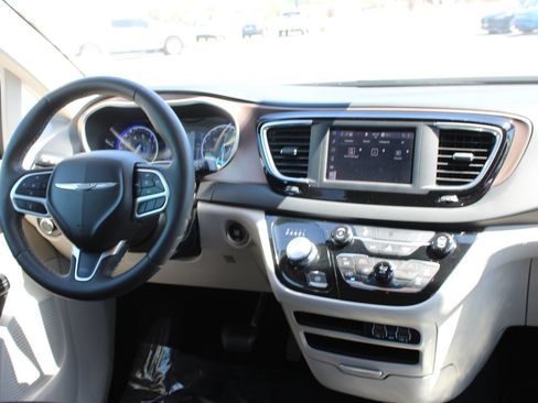 Used 2023 Chrysler Voyager LX FWD image 28