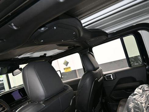 Used 2024 Jeep Gladiator Sport w/ Premium Package image 37