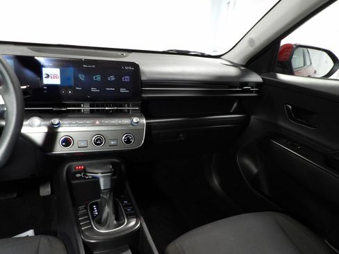 Used 2025 Hyundai Kona SE FWD image 12
