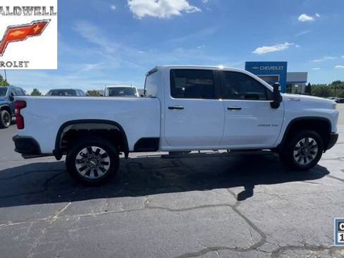 Used 2025 Chevrolet Silverado 2500 Custom w/ Custom Value Package AWD/4WD image 9