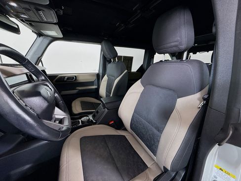 Used 2023 Ford Bronco Wildtrak image 11