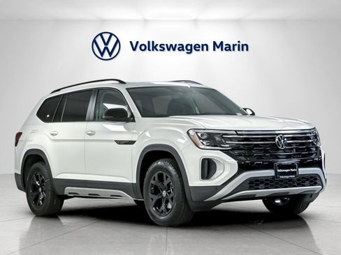 New 2026 Volkswagen Atlas Peak Edition image 7