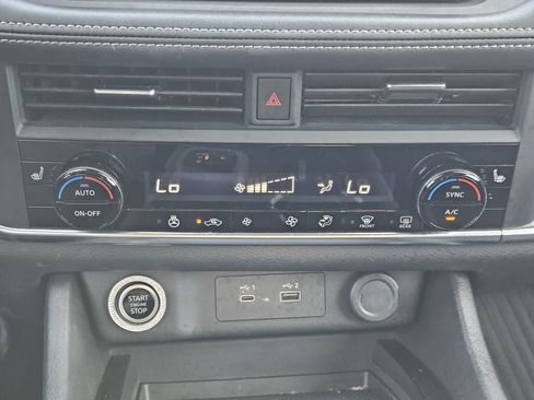 Used 2023 Nissan Rogue SV w/ SV Premium B Package FWD image 17