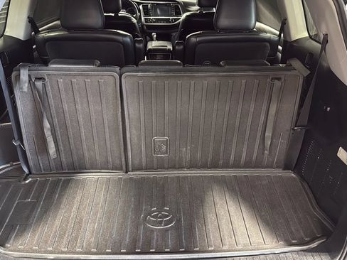 Used 2018 Toyota Highlander Limited Platinum AWD/4WD image 12