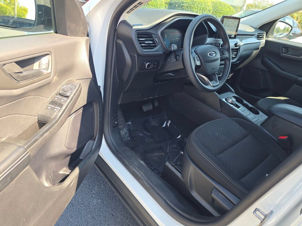 Used 2025 Ford Escape Active FWD image 9