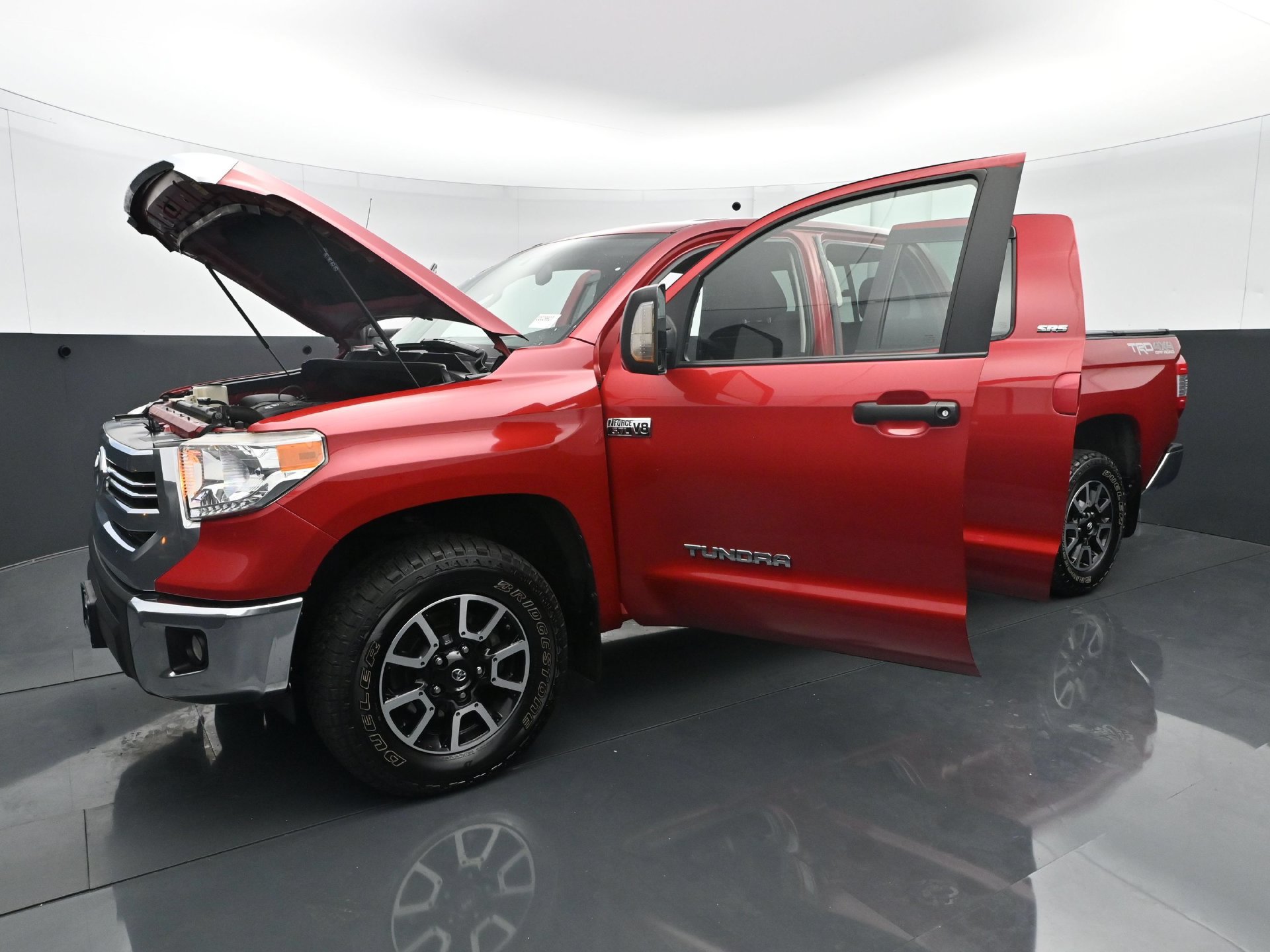 Used 2017 Toyota Tundra SR5 w/ TRD Off Road Package AWD/4WD image 27