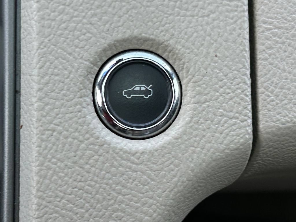 Used 2011 Ford Taurus SEL w/ 201A Rapid Spec Order Code FWD image 28