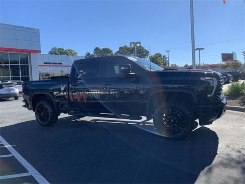 Used 2025 Chevrolet Silverado 2500 LT w/ Trail Boss Package image 9