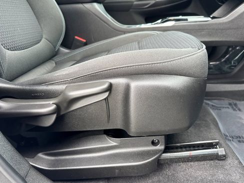 Used 2023 Chevrolet Bolt EUV LT image 24