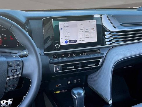 Used 2025 Toyota Camry SE w/ Convenience Package FWD image 9