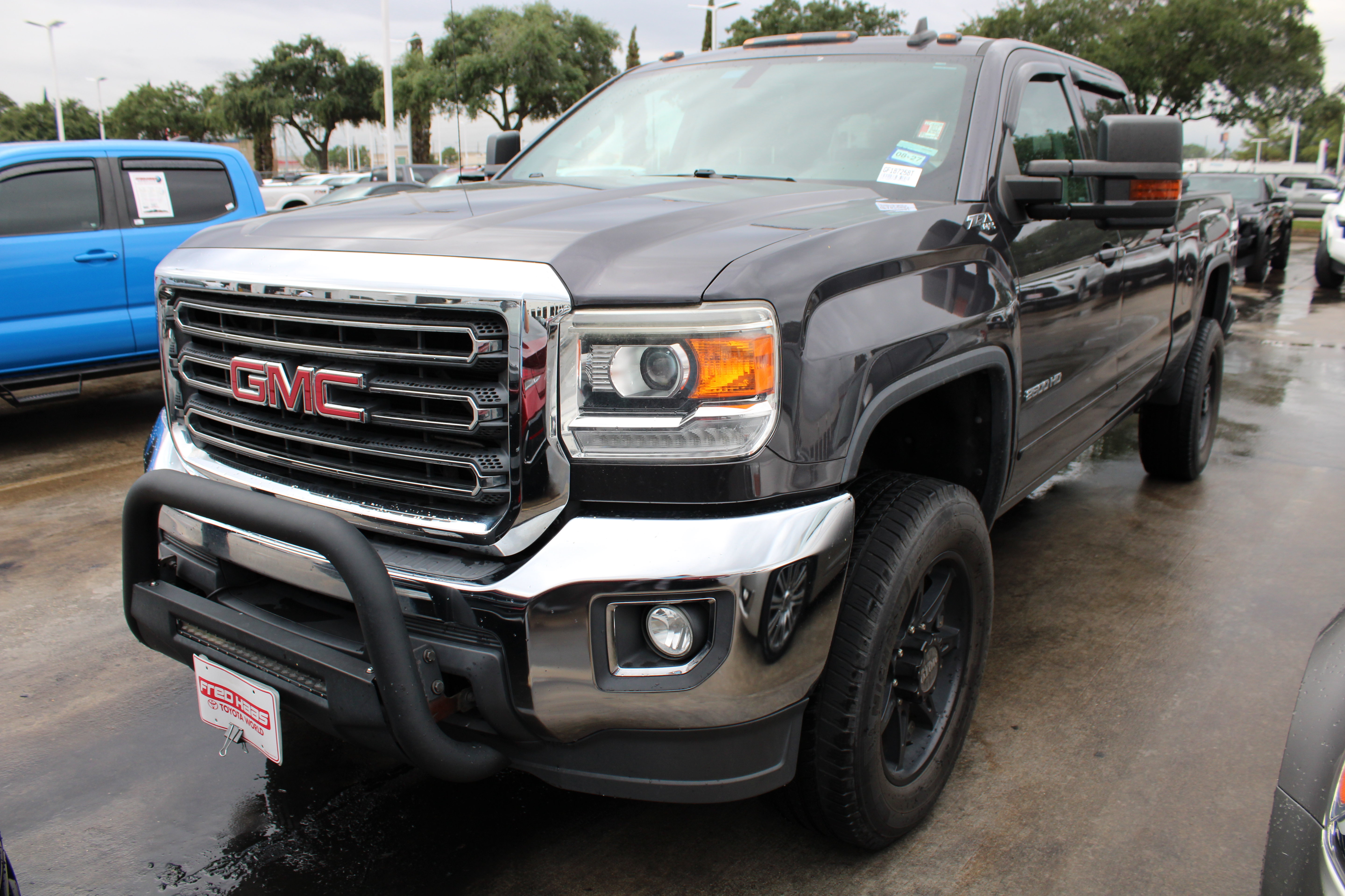 Used 2016 GMC Sierra 2500 SLE w/ SLE Preferred Package AWD/4WD image 4
