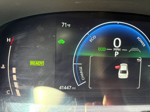 Used 2025 Toyota Camry SE FWD image 17