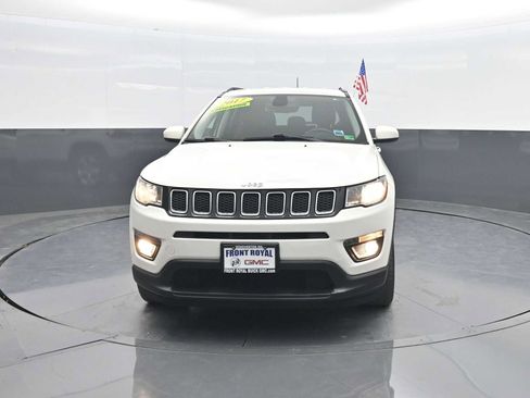 Used 2017 Jeep Compass Latitude w/ Popular Equipment Group AWD/4WD image 3