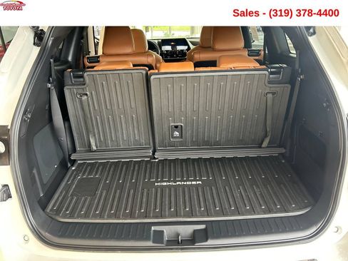 Used 2022 Toyota Highlander Platinum AWD/4WD image 21