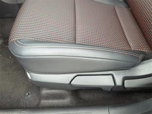 Certified 2025 Nissan Kicks SR image 22