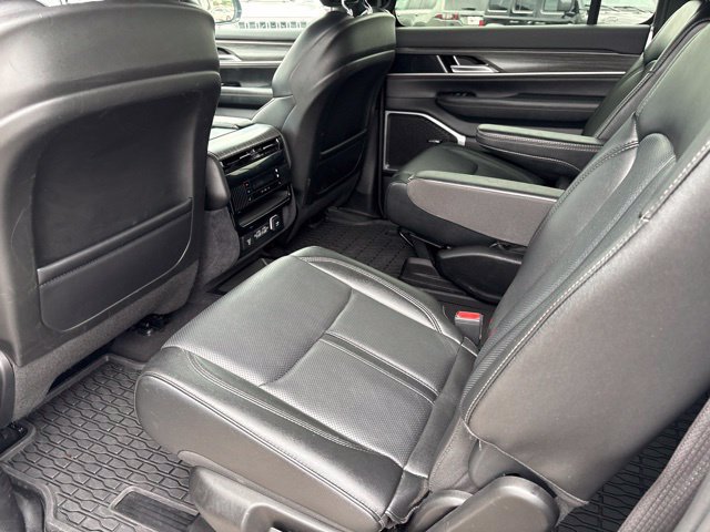 Used 2024 Jeep Wagoneer Series II AWD/4WD image 19