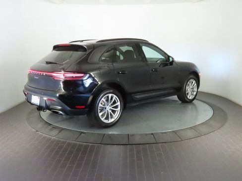 Certified 2025 Porsche Macan AWD/4WD image 7