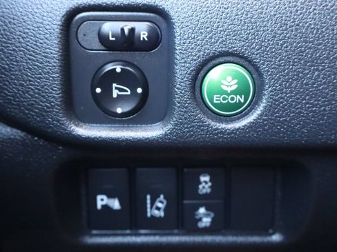 Used 2016 Honda Pilot Touring image 31