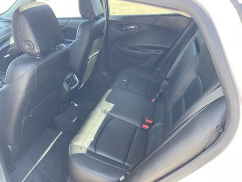Used 2018 Chevrolet Malibu LT w/ Leather Package FWD image 13