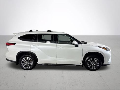 Used 2022 Toyota Highlander XLE AWD/4WD image 5
