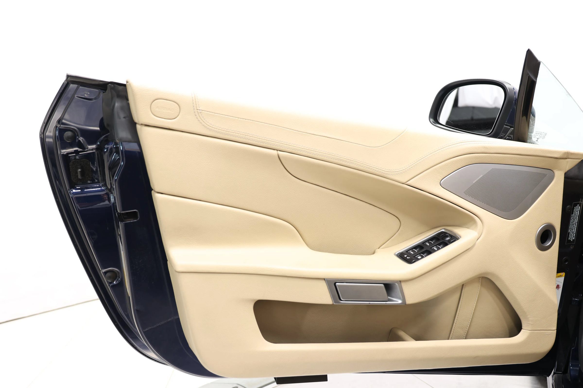Used 2016 Aston Martin Vanquish Volante RWD image 11