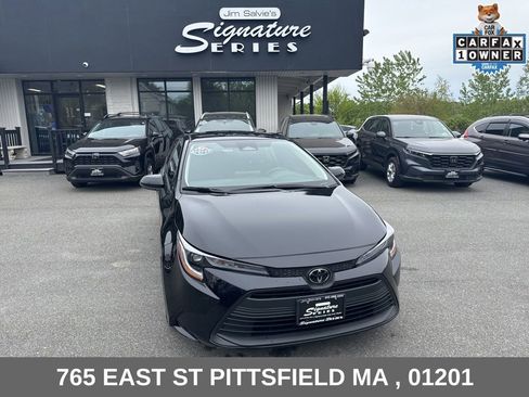 Used 2025 Toyota Corolla LE FWD image 1