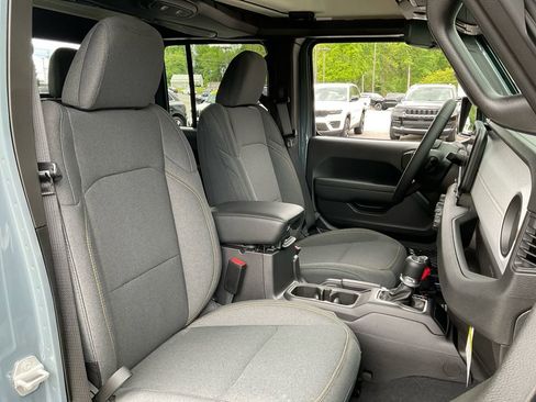 New 2025 Jeep Gladiator Sport image 31