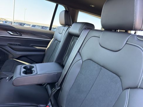 New 2026 Jeep Grand Cherokee L 4WD image 32