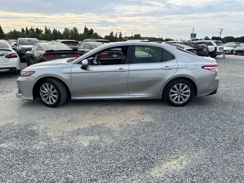 Used 2018 Toyota Camry LE FWD image 7