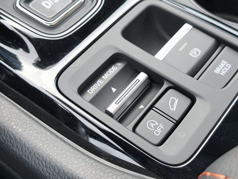 Used 2025 Honda Pilot TrailSport image 36