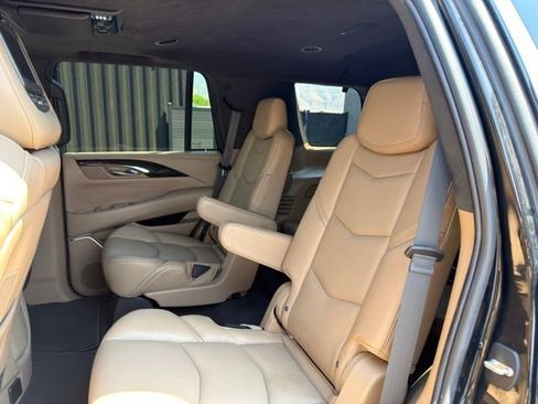 Used 2019 Cadillac Escalade Platinum AWD/4WD image 22
