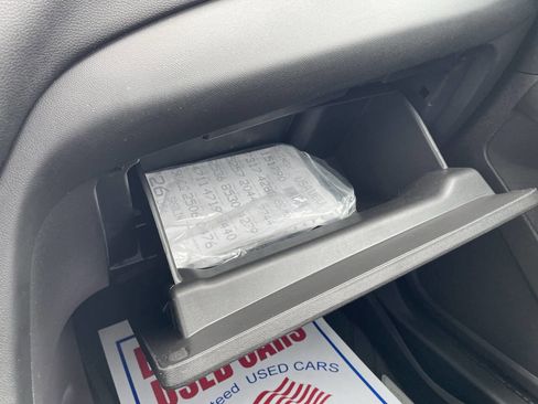 Used 2019 Chevrolet Equinox LT w/ Driver Convenience Package image 28