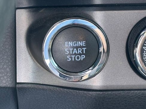 Used 2022 Toyota Tacoma TRD Sport AWD/4WD image 17