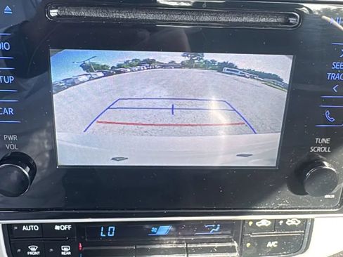 Used 2017 Toyota Corolla L FWD image 21