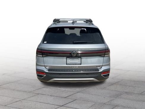 Used 2025 Volkswagen Taos SEL w/ Taos Adventure Package (SXB) AWD/4WD image 5