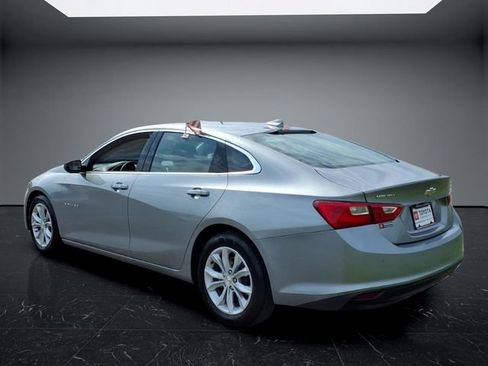 Used 2025 Chevrolet Malibu LT FWD image 4
