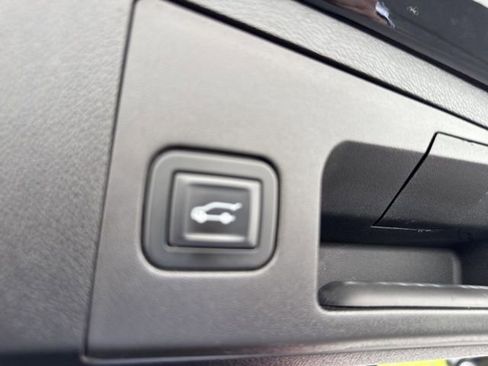 Used 2019 Cadillac XT4 Premium Luxury image 8