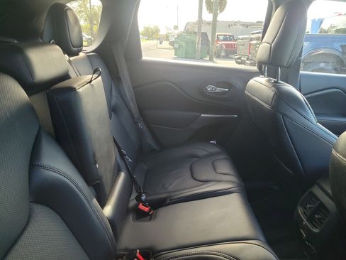 Used 2020 Jeep Cherokee Limited image 11