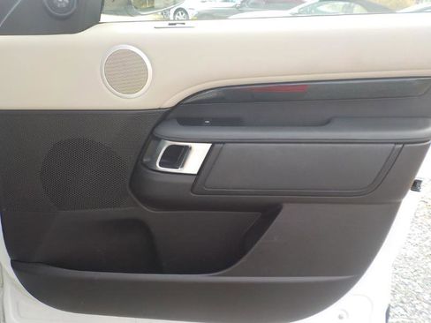 Used 2018 Land Rover Discovery SE image 36