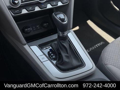 Used 2020 Hyundai Elantra SE FWD image 19