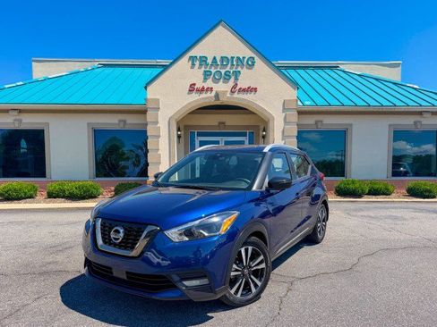 Used 2020 Nissan Kicks SR w/ SR Premium Package FWD image 2