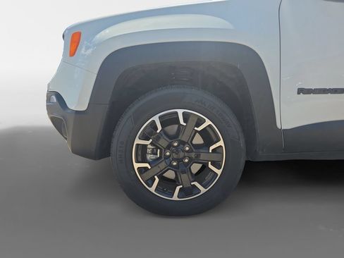 Used 2023 Jeep Renegade Latitude AWD/4WD image 14