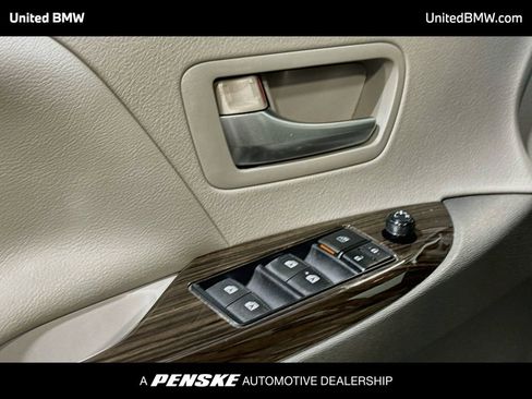 Used 2015 Toyota Sienna XLE w/ XLE Navigation Package FWD image 3