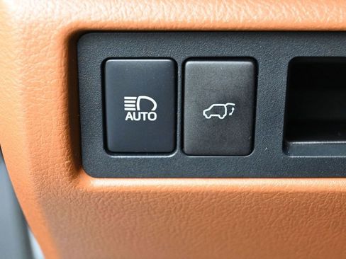 Certified 2021 Toyota Sequoia Platinum image 18