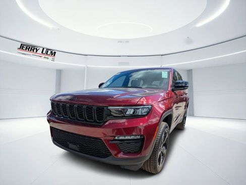 New 2025 Jeep Grand Cherokee Limited w/ Black Appearance Package image 6