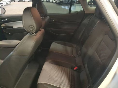 Used 2025 Chevrolet Trax LT w/ LT Convenience Package image 13