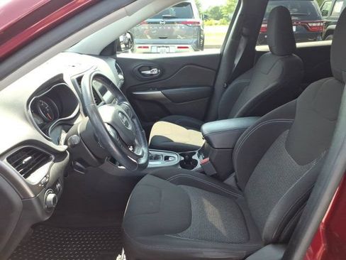 Used 2020 Jeep Cherokee Latitude w/ Cold Weather Group AWD/4WD image 25