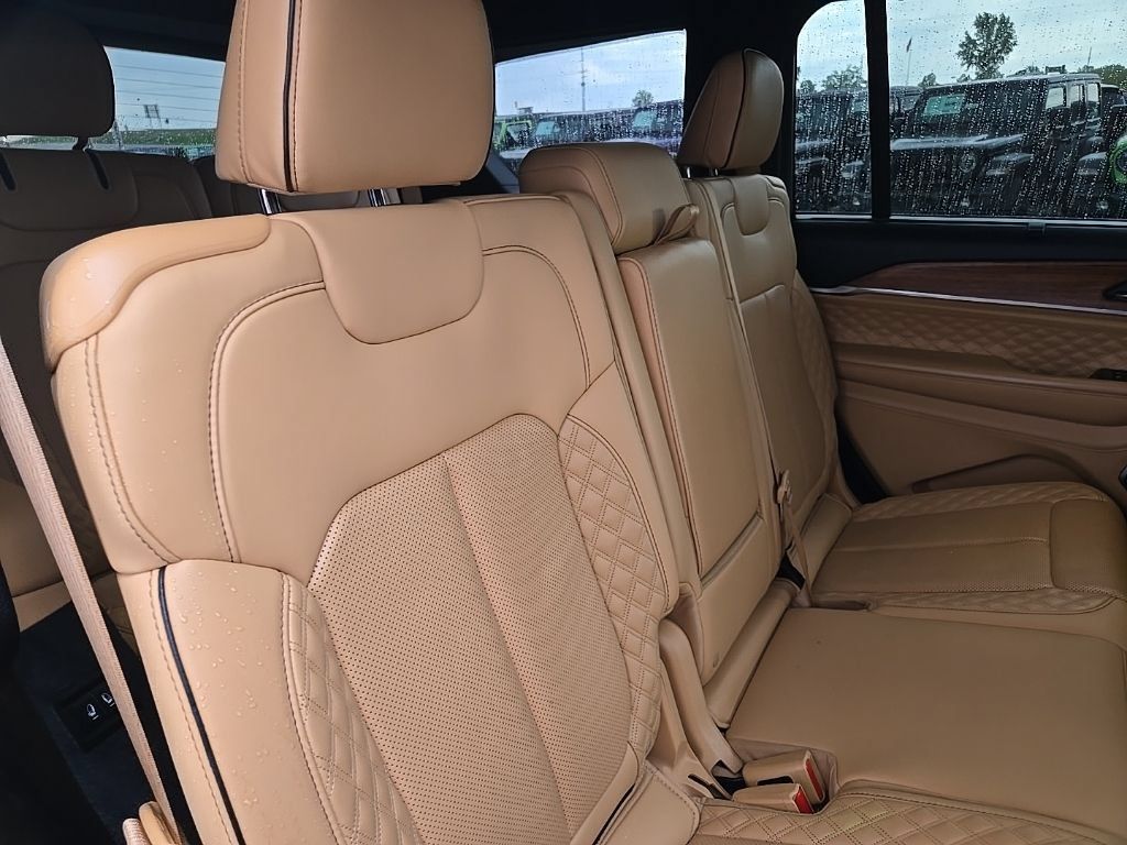 Used 2024 Jeep Grand Cherokee L Summit AWD/4WD image 95