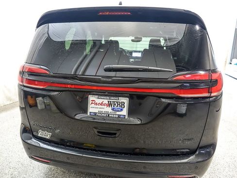 Used 2021 Chrysler Pacifica Touring-L w/ S Appearance Package image 6