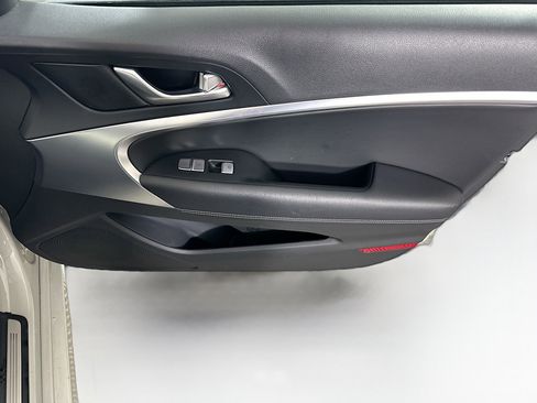 Used 2025 Genesis G70 2.5T image 30